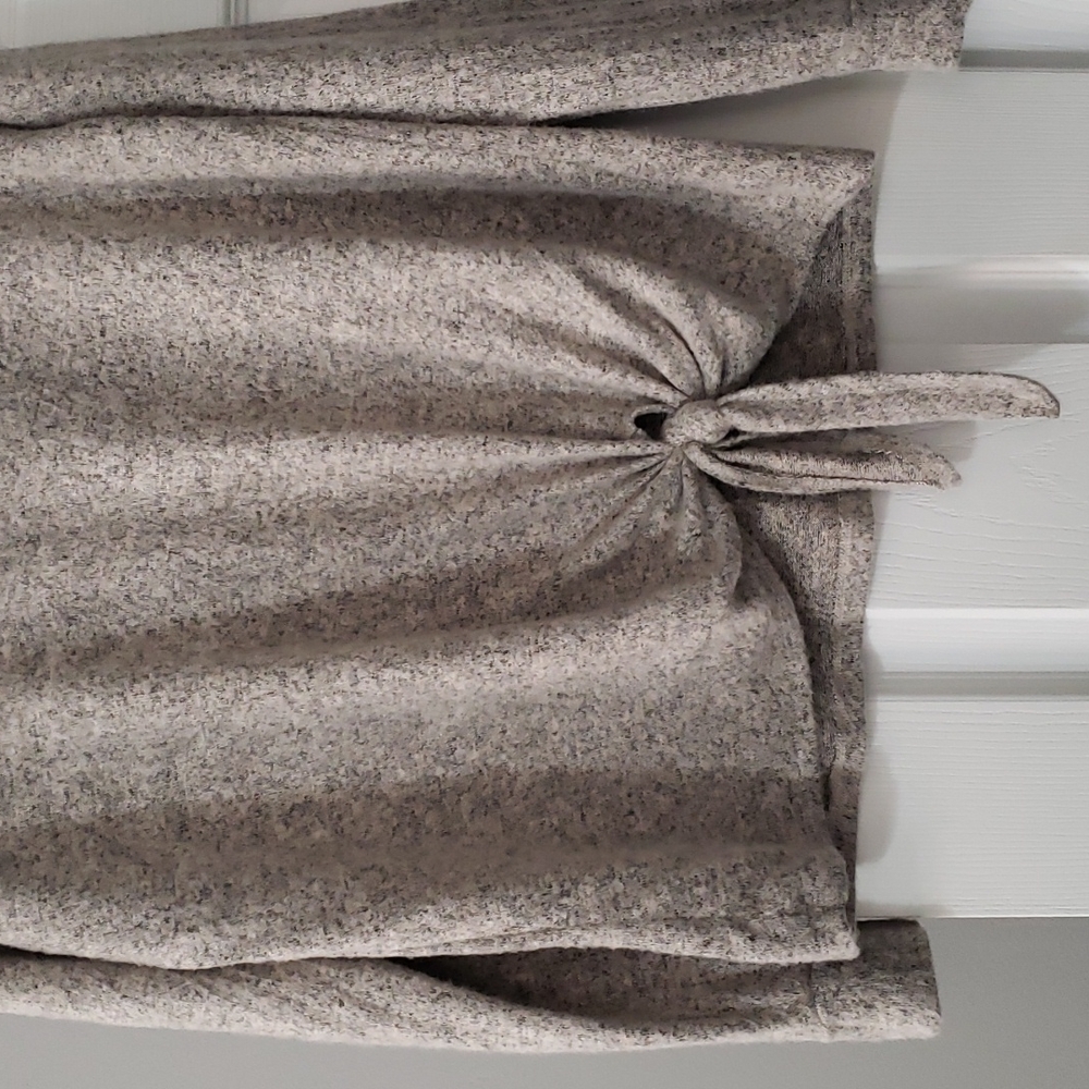 Sweater with knot tie in front - Picture 2 of 4